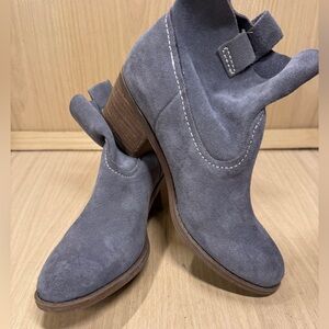 CARLOS BY CARLOS SANTANA Suede Gray Ankle Block Heel Pull on Boots 8